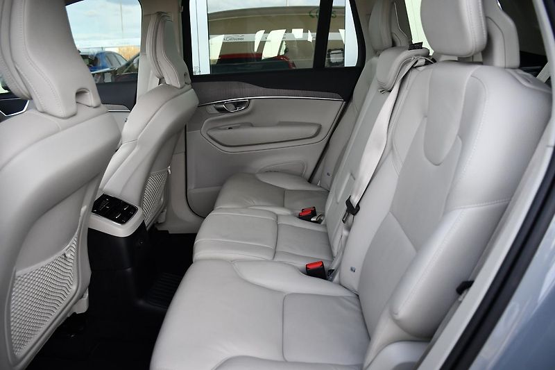 Volvo XC90 T8 AWD RECHARGE 7MÍST 1M  - fotka 19 z 38