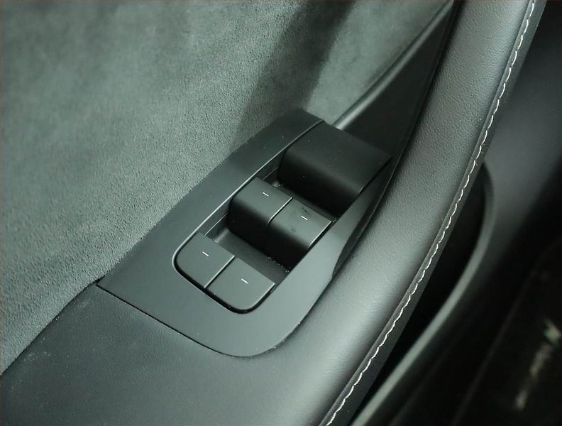 Tesla Model Y (2023) Long Range AWD 79kWh, SoH 92% - fotka 16 z 21