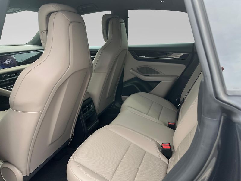 Porsche Macan 4s - fotka 21 z 26