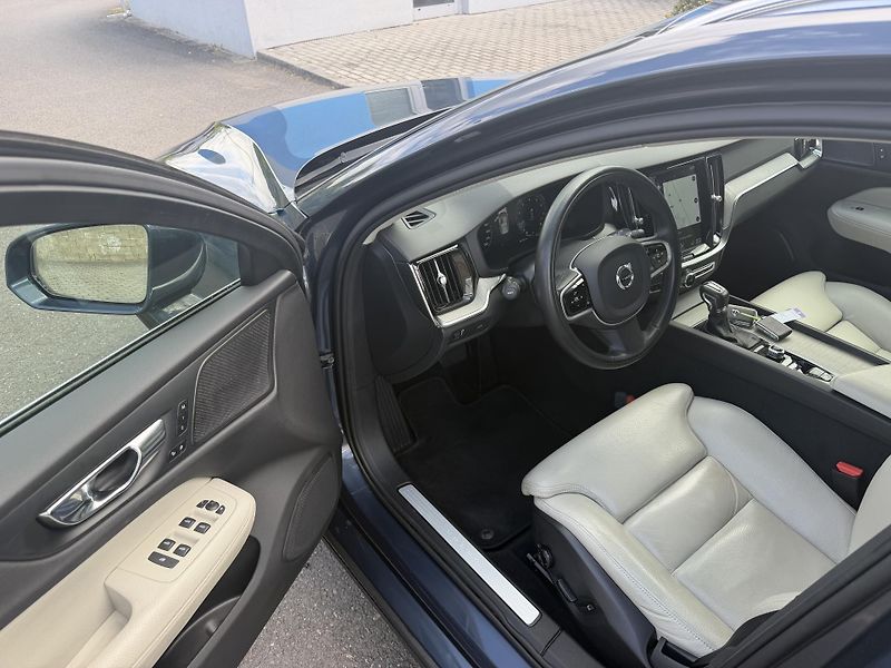 Volvo V60 2,0 140kW INSCRIPTION závěs  - fotka 13 z 21
