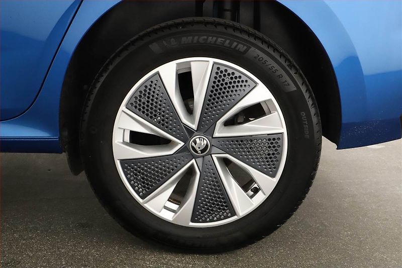 Škoda Kamiq (2025) 1.0 TSI, Drive, FullLed - fotka 20 z 20