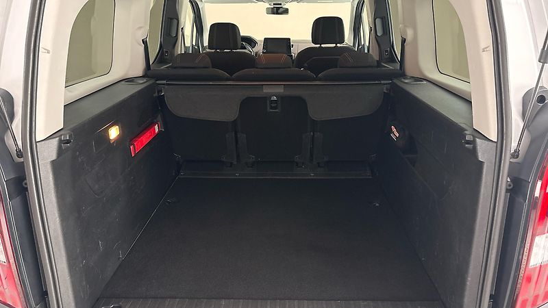 Peugeot Rifter 50 kWh AUT GT Long - fotka 17 z 25