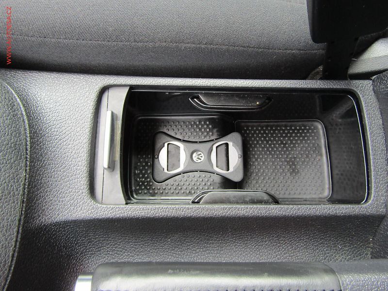 Volkswagen Golf (2011) 1.4i, 2.maj,ČR, AC, STK1/28 - fotka 15 z 19