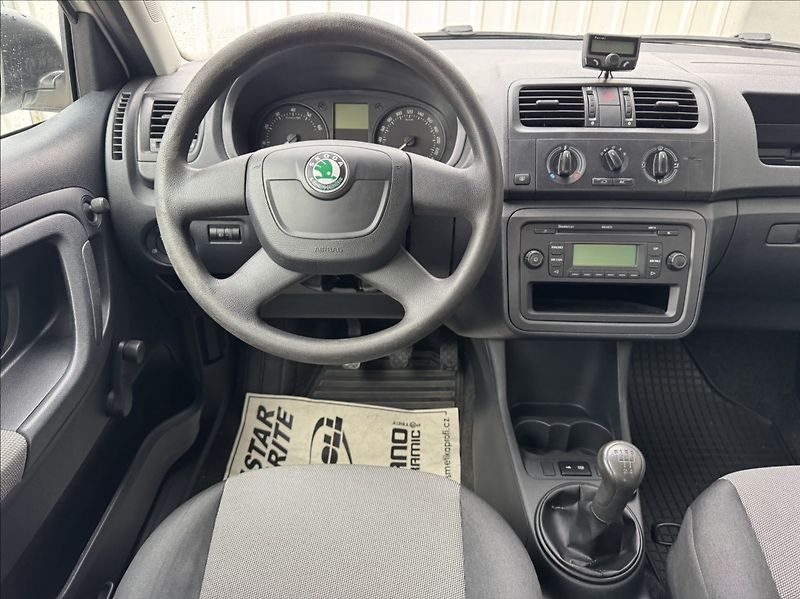 Škoda Fabia 1,4 i 16V 63kW DPH 1.maj ČR - fotka 28 z 47