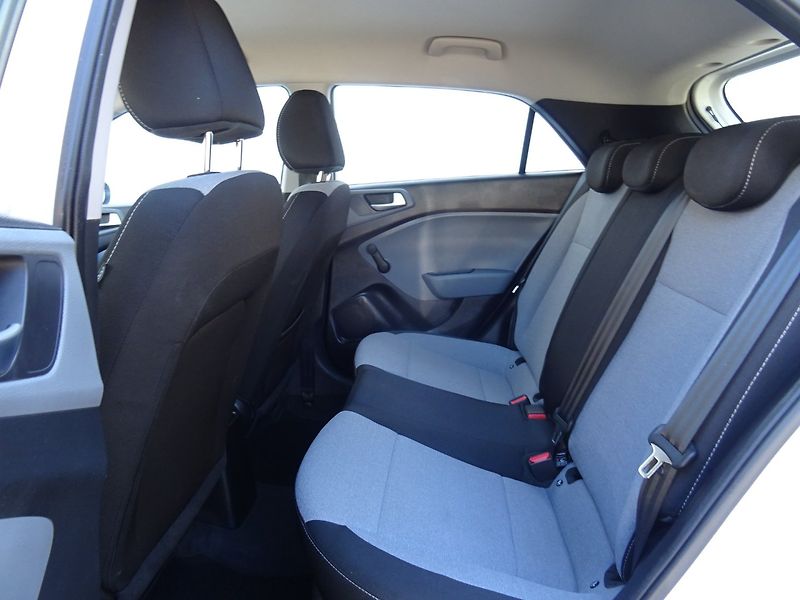 Hyundai i20 (2016) 1.2i,1maj,S.kniha,klima - fotka 17 z 21