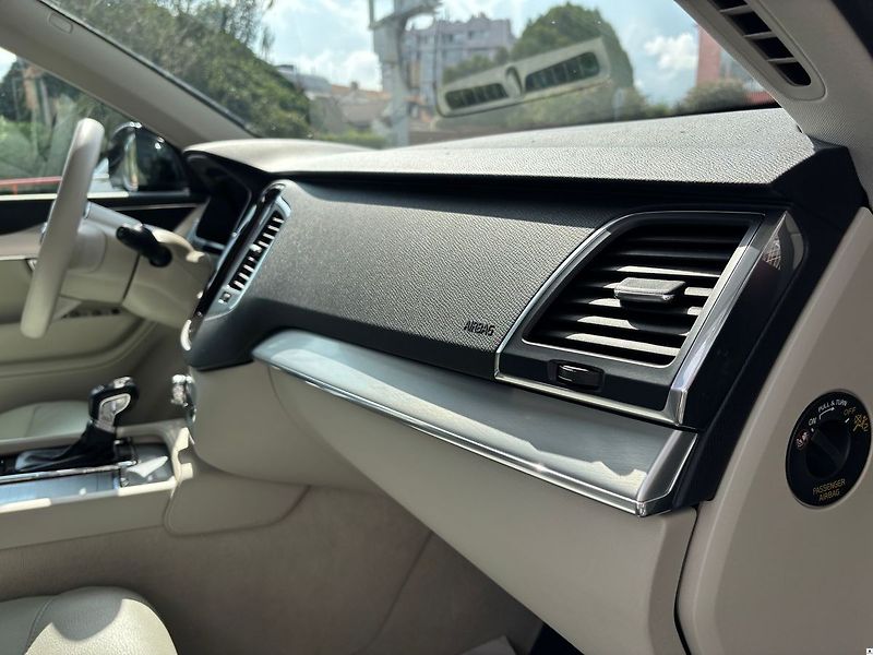 Volvo XC90 D5/2019/MOMENTUM.DPH.ZÁRUKA 12 - fotka 41 z 58