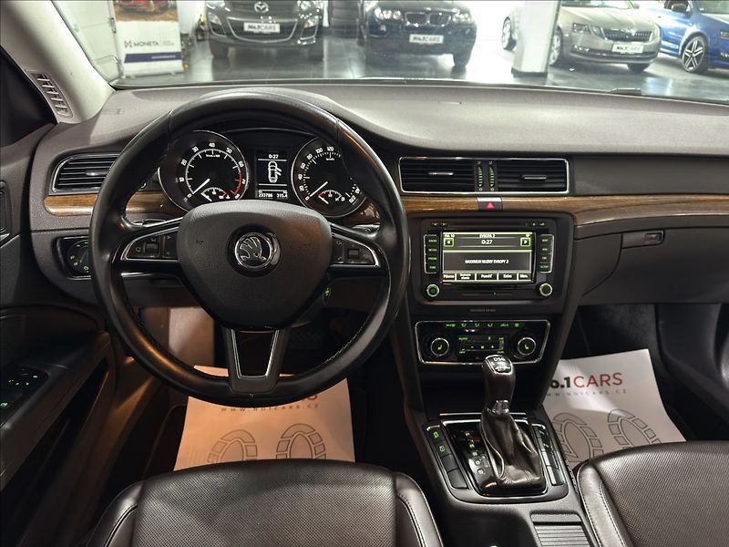 Škoda Superb 3,6   V6 260HP LAURIN WEBASTO - fotka 23 z 37