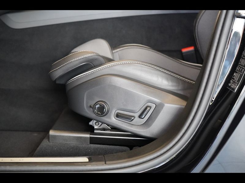 Volvo XC60 T8 PLUS Black Edition, 360°,HK - fotka 21 z 47