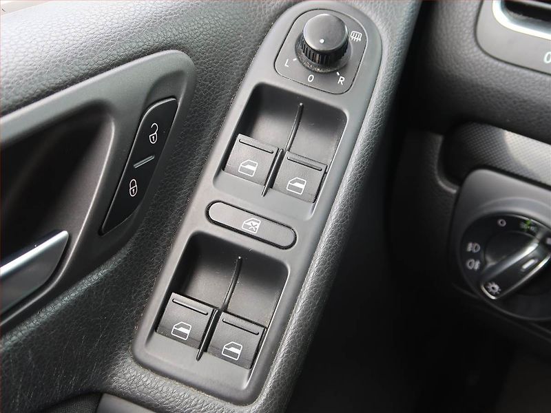 Volkswagen Golf (2011) 2.0 TDI, 4X4, Tempomat - fotka 16 z 16