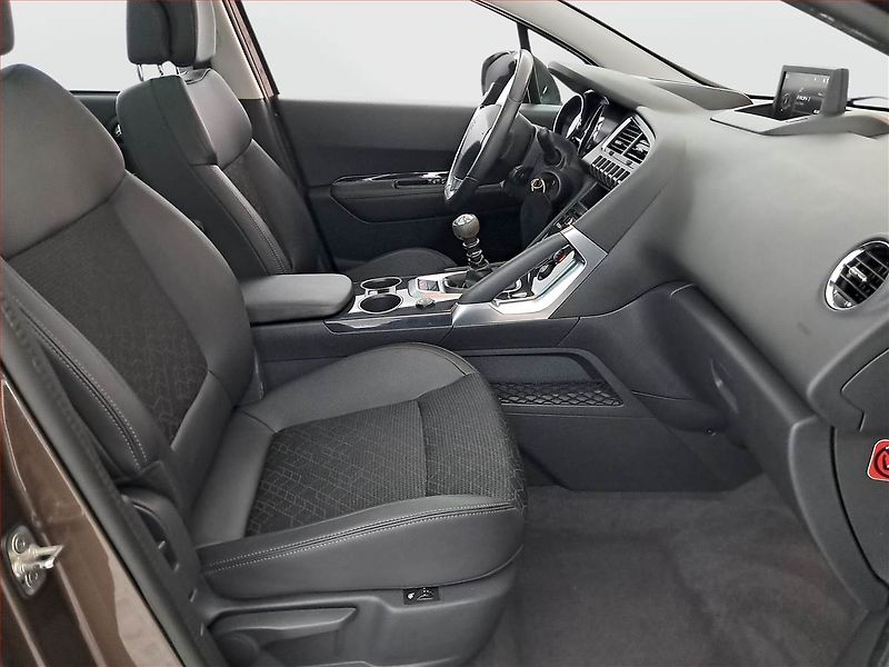 Peugeot 3008 (2014) 2.0 HDi, Navi, Park. senzory - fotka 9 z 21