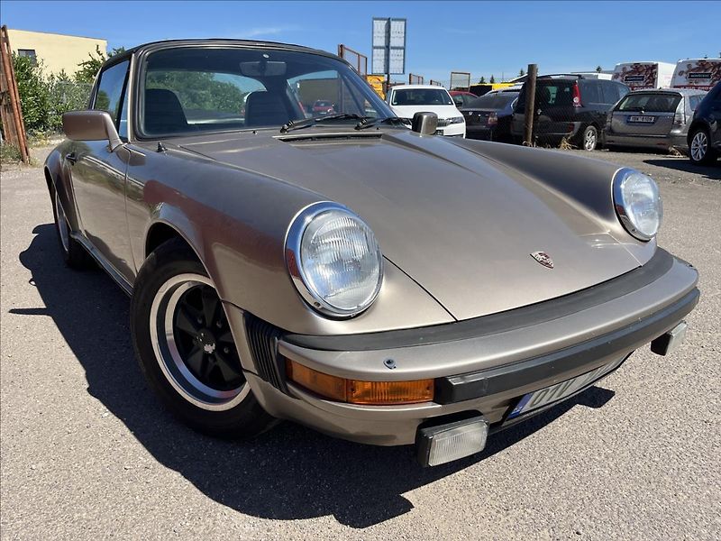 Porsche 911 3.0 SC HISTORICKÉ VOZIDLO - fotka 35 z 40