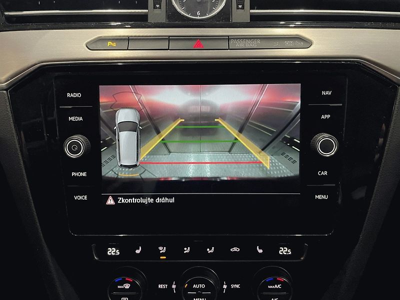 Volkswagen Passat (2017) 2.0TDI,140kW,DSG,HIGHLINE,DPH, - fotka 22 z 41