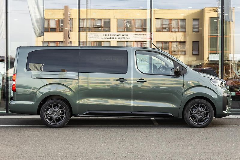 Citroën SpaceTourer 2,0 FEEL XL 180k+ FAMILY+COMF. - fotka 4 z 23