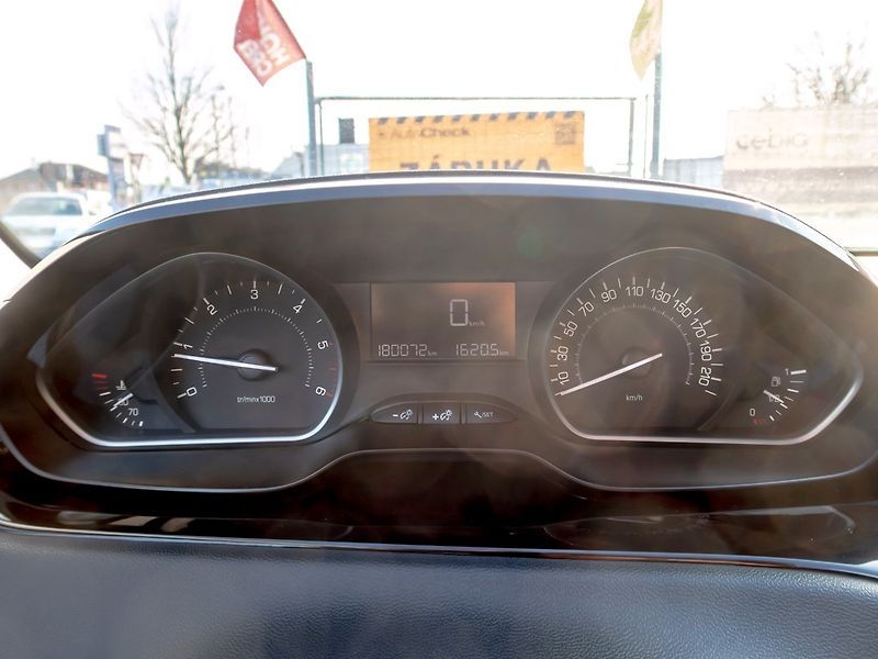 Peugeot 208 (2017) ČR 1.6HDI 55KW – SERVISKA - fotka 21 z 43