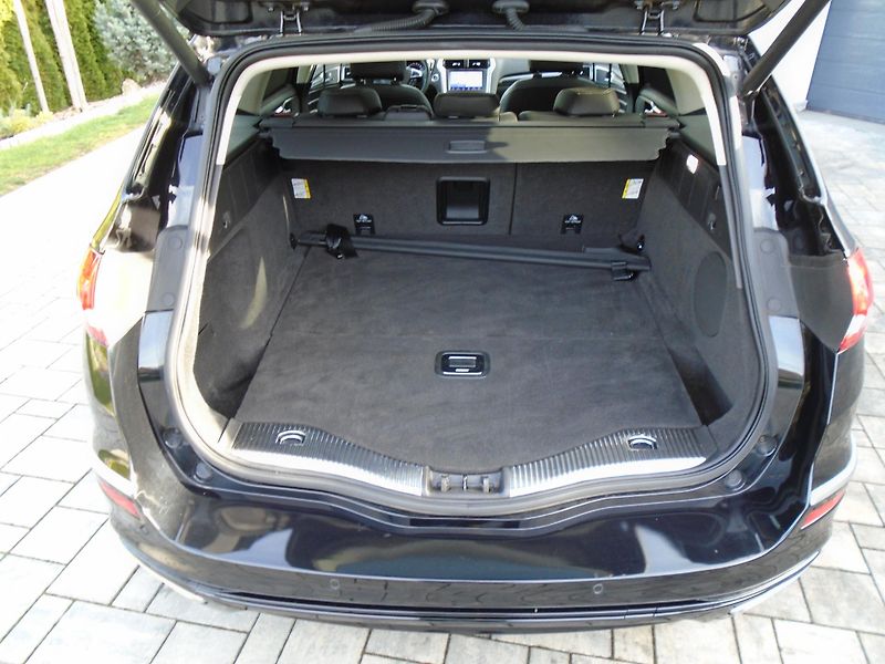 Ford Mondeo 2,0Tdci 140kW Vignale 8AT Navi - fotka 29 z 50