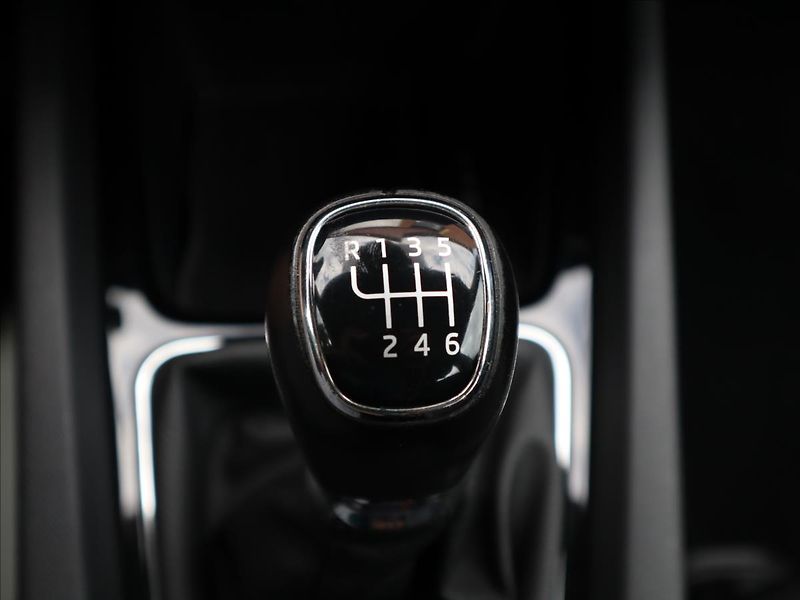 Škoda Octavia 2,0 TDi Style Virtual LED - fotka 25 z 35