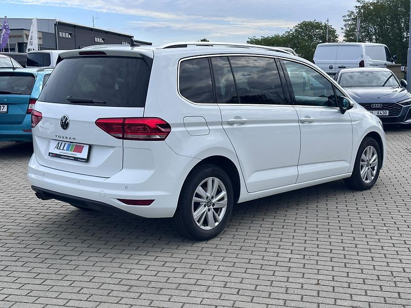 Volkswagen Touran 2.0 TDI 110kW DSG Highline - fotka 2 z 16
