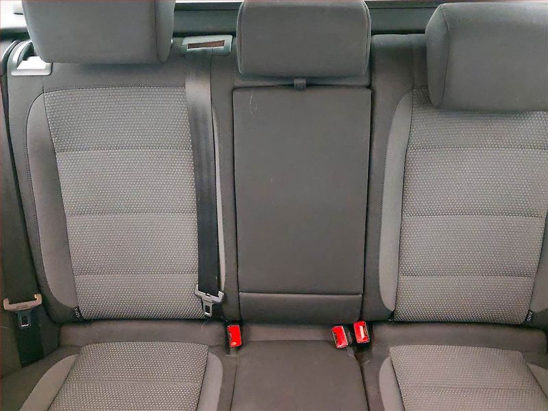 Volkswagen Golf (2010) 1.6 TDI, Serv.kniha, Tažné - fotka 10 z 16
