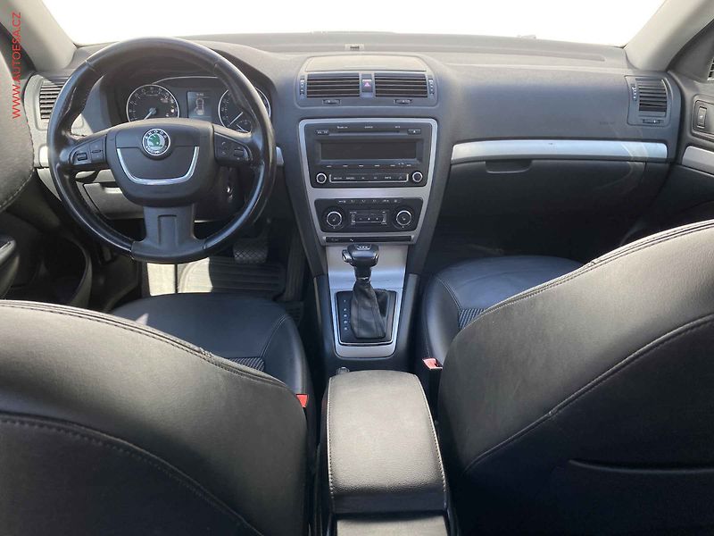 Škoda Octavia (2010) 1.9 TDi, DSG, park.čidla - fotka 8 z 18