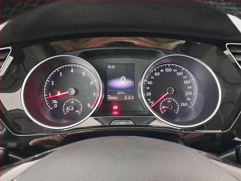 Volkswagen Touran (2016) 1.4 TSI, ČR,1.maj, Tempomat - fotka 11 z 18