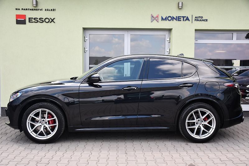 Alfa Romeo Stelvio 2.2 JTDm Competizione Q4 - fotka 11 z 40