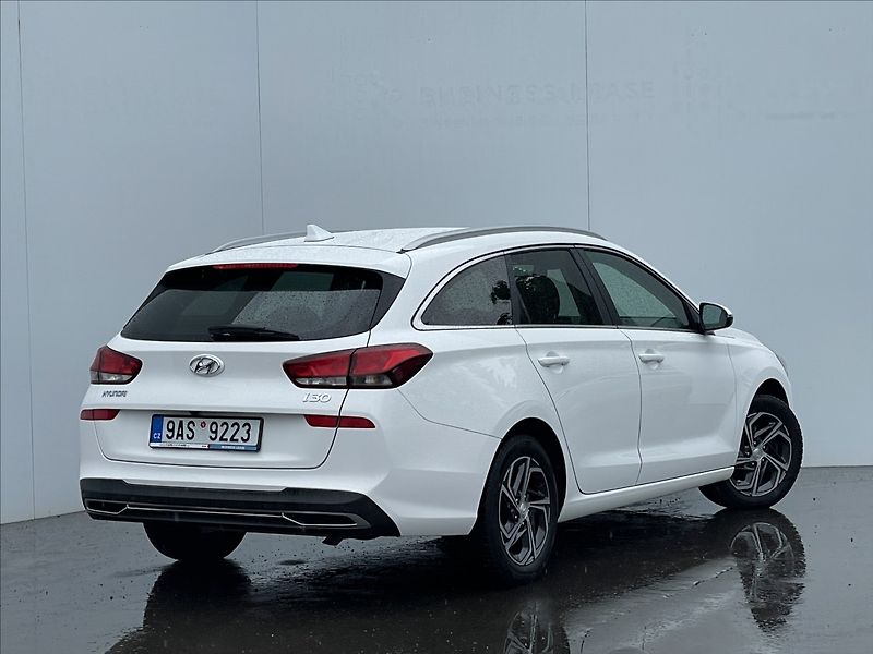 Hyundai i30 1,0 T-GDI Combi Smart PDC - fotka 3 z 22