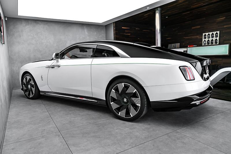 Rolls-Royce Spectre - fotka 6 z 29