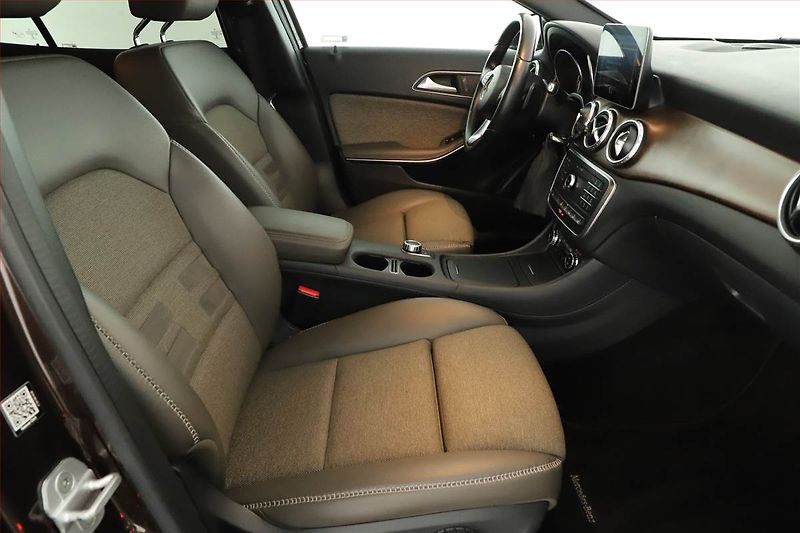 Mercedes-Benz GLA (2017) 220 d 4MATIC - fotka 7 z 21