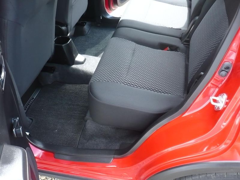 Suzuki Ignis 1.2i 61Kw Automat REZERVACE - fotka 19 z 29
