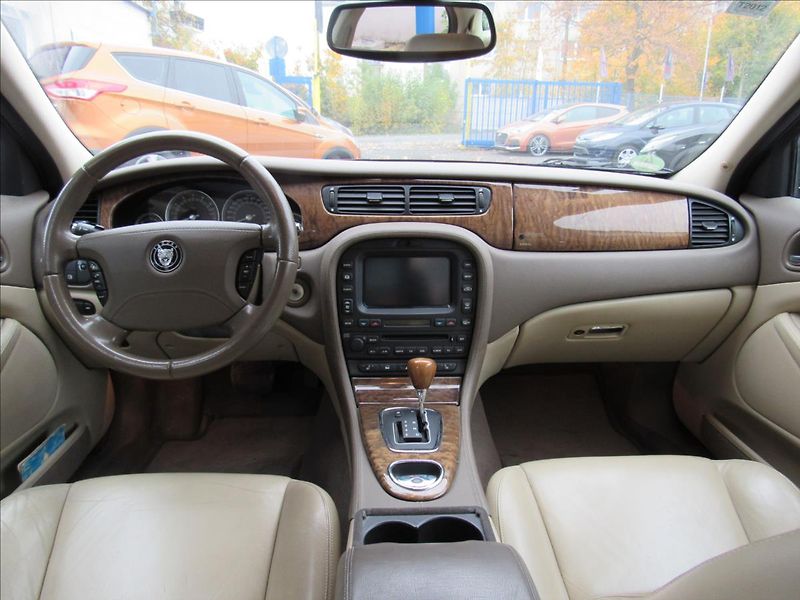 Jaguar S-Type 3,0 i Exclusive 175 KW - fotka 11 z 28