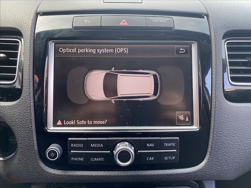 Volkswagen Touareg 3,0 TDI V6 4motion / záruka - fotka 35 z 47