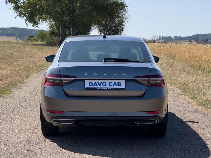 Škoda Superb 2,0 TDI 147kW DSG 4x4 L&K DPH - fotka 6 z 40