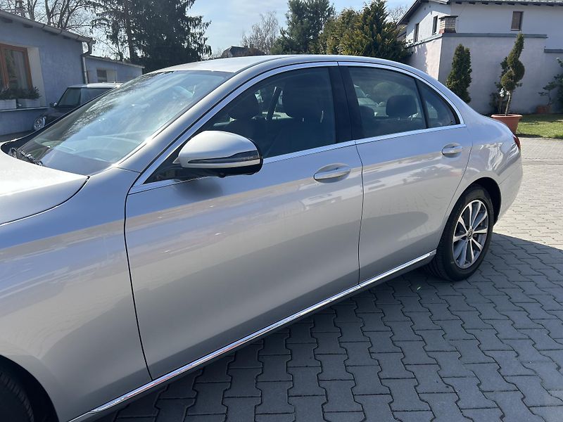 Mercedes-Benz Třídy E E 350d 190kW nové v ČR 58639km - fotka 7 z 61