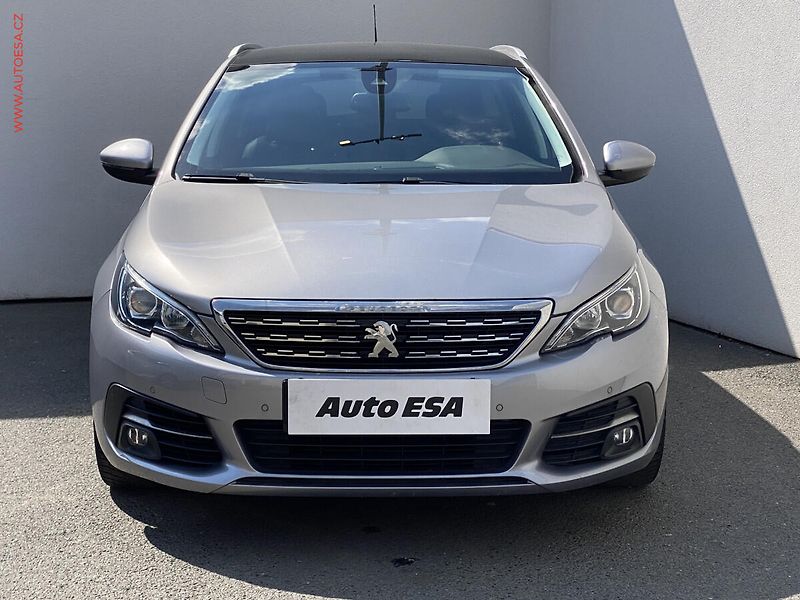 Peugeot 308 (2018) 1.5 HDi, Allure, panor, navi - fotka 2 z 17