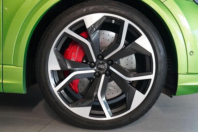 Audi RS Q8 Exclusive, Karbon brzdy, Pano - fotka 7 z 50