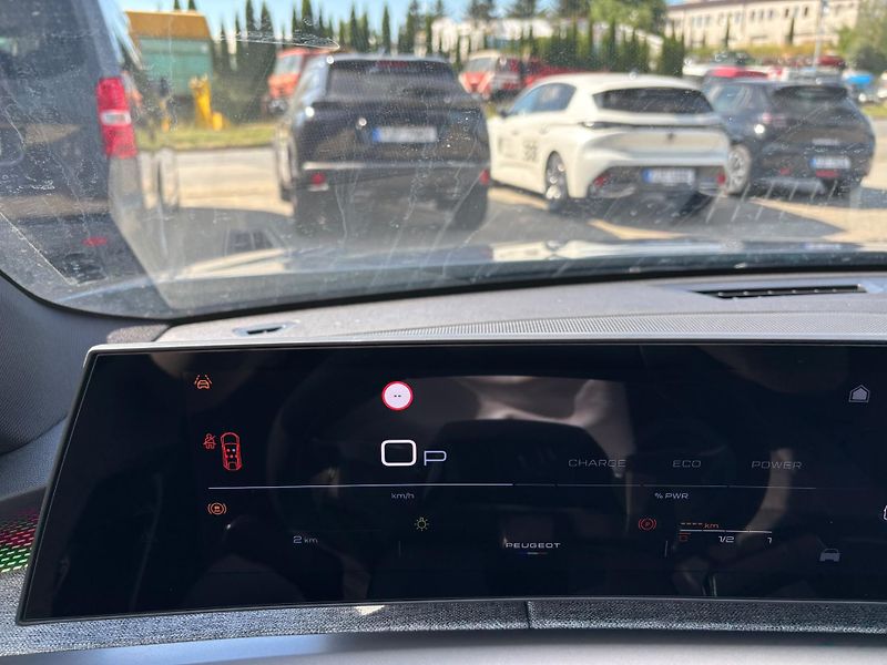 Peugeot 5008 (2026) GT Hybrid 145 e-DCS6 - fotka 14 z 19