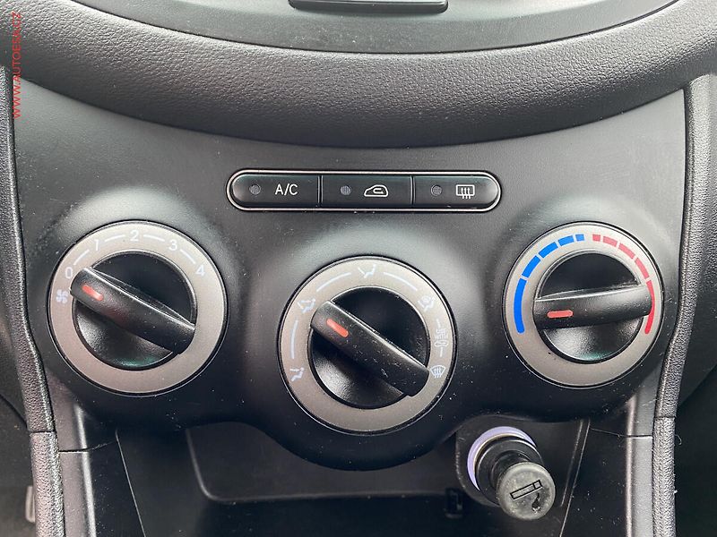 Hyundai i10 (2013) 1.1i, Klima - fotka 13 z 17
