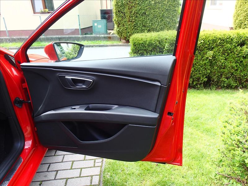 Seat Leon 2,0 TDi, FR, Dsg, ČR - fotka 33 z 49