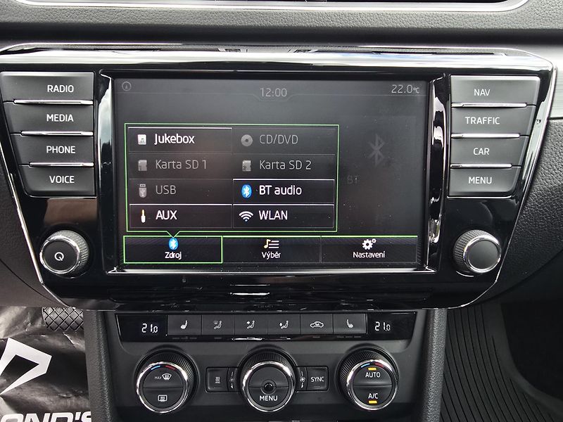 Škoda Superb 140KW DSG WEBASTO PANORAMA  - fotka 30 z 35