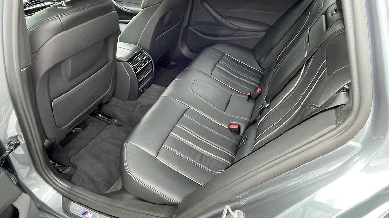 BMW Řada 5 (2017) BMW 540i Tour, noční, nez.tope - fotka 7 z 14