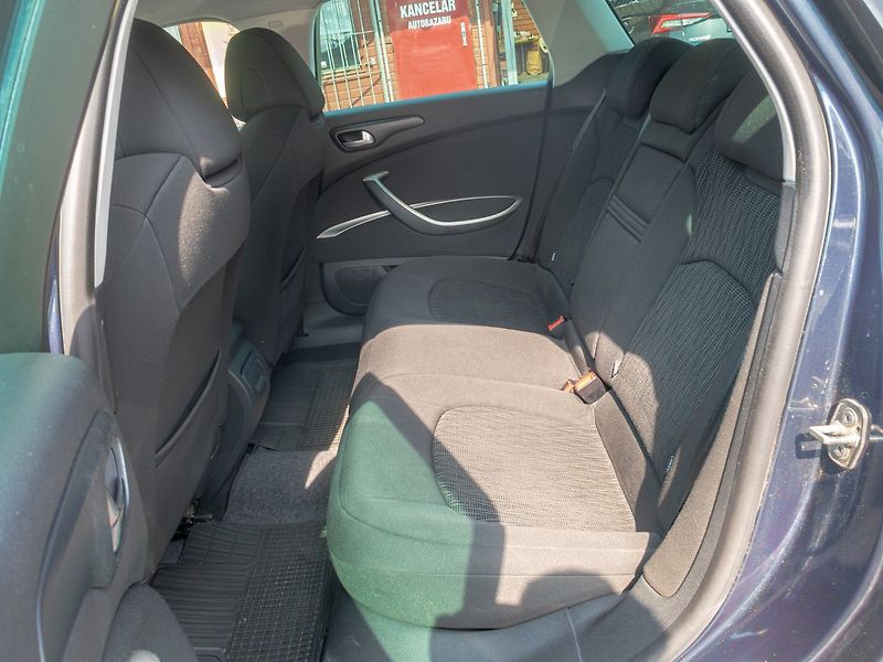 Citroën C5 (2011) 2.0HDI 103KW – PO SERVISU - fotka 30 z 39