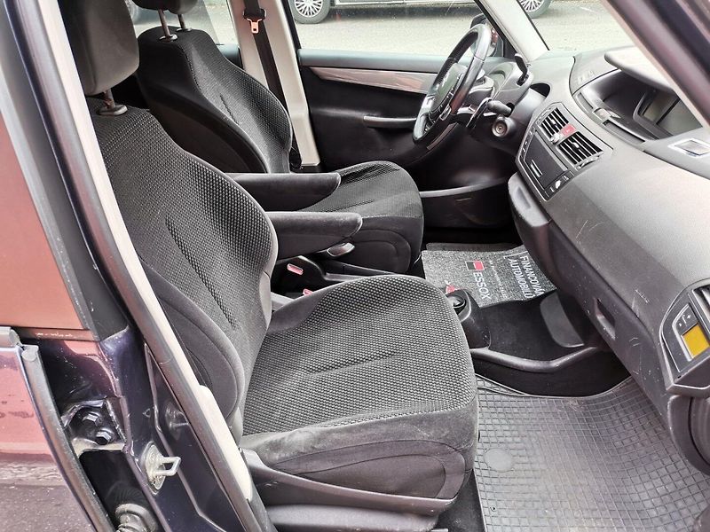 Citroën C4 Picasso (2009) 2.0HDi 100kw Automat 7míst - fotka 13 z 28