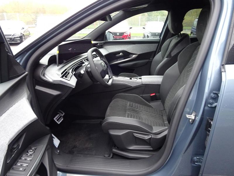 Peugeot 5008 (2024) e-GT 157 kW/210k (Bat. 73kWh) - fotka 15 z 60