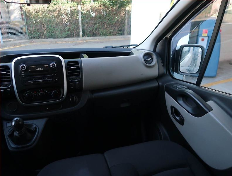 Renault Trafic (2018) 1.6 dCi, Bus, 9Míst, ČR, DPH - fotka 8 z 17