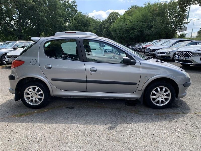 Peugeot 206 1,4 i,ČR - fotka 4 z 17