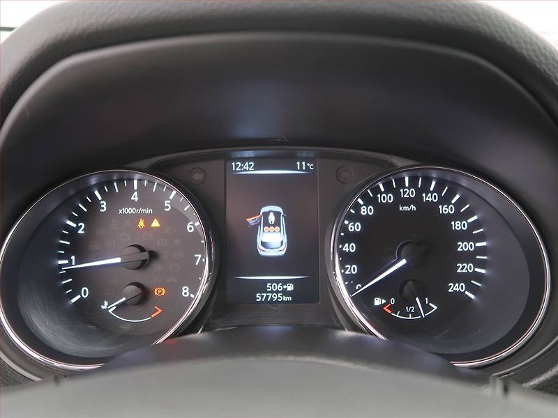 Nissan Qashqai (2015) Acenta 1.2 DIG-T, ČR,1.maj - fotka 11 z 17