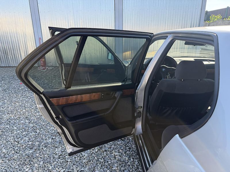 BMW Řada 7 730i 190PS SHADOWLINE EXTRA!!! - fotka 97 z 156