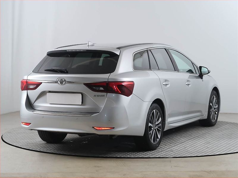Toyota Avensis (2016) 2.0 D-4D, Serv.kniha, Navi - fotka 5 z 17