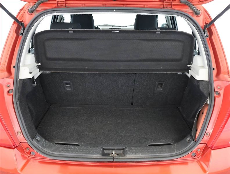 Suzuki Swift (2010) 1.3 i, Serv.kniha, po STK - fotka 13 z 13
