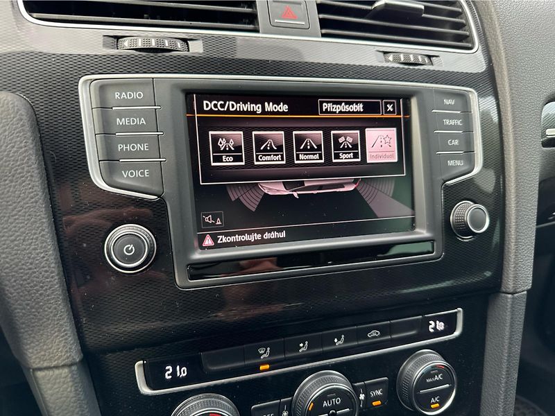 Volkswagen Golf Perfomace 2.0TSI 169 KW - fotka 15 z 25